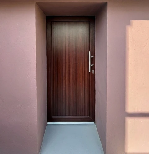 Entrée extérieure d'une habitation moderne